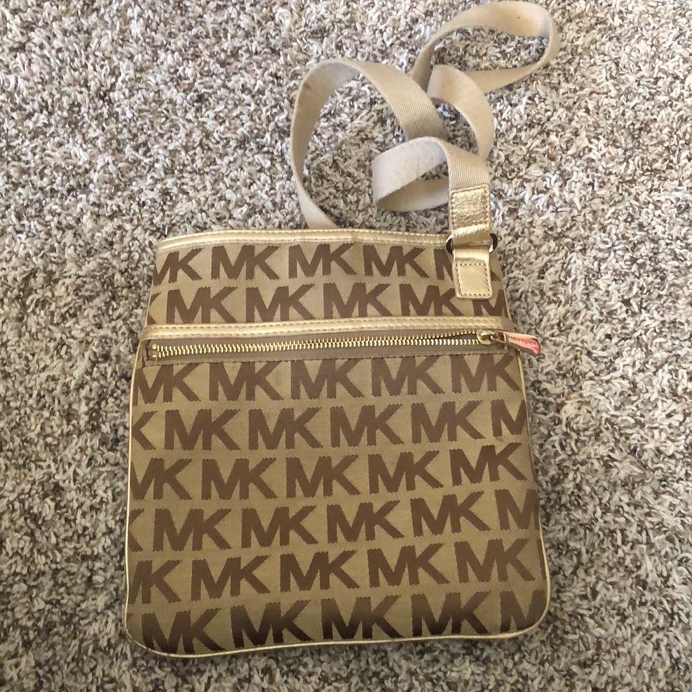 MICHAEL KORS CROSS BODY